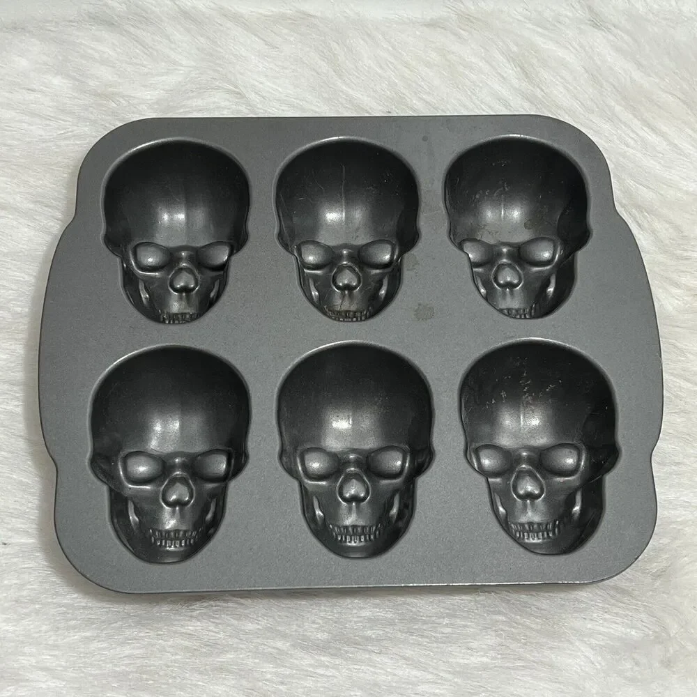 NWOB Nordic Ware Skull 6 Cakelet‎ Bakeware Halloween, Day Of The Dead